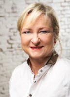 Kosmetikerin Kerstin Lütje